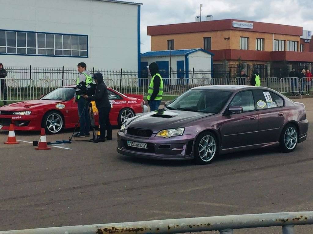 В Астане прошли первые в этом сезоне соревнования по дрэг-рейсингу