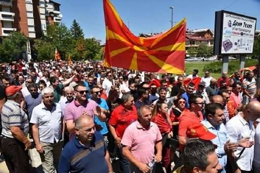 Мирный марш протеста в городе Кавадарцы в центральной части Македонии