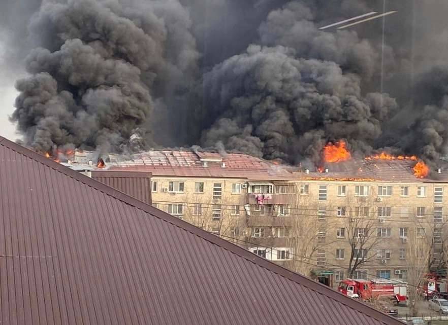 Пожар в пятиэтажном доме на улице М. Утемисова, 121