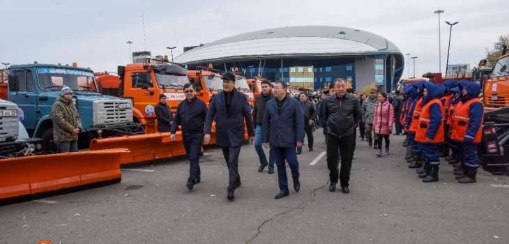 Исекешев проверил готовность спецтехники к очистке улиц от снега