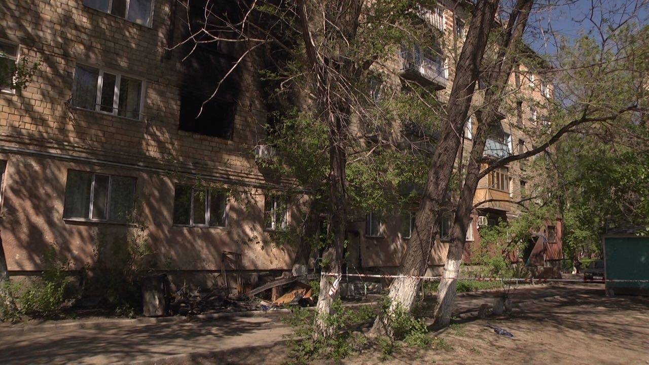Пожар в жилом доме в Караганде