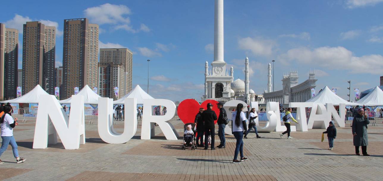 "Nur-Sultan" деп жазылған жазу