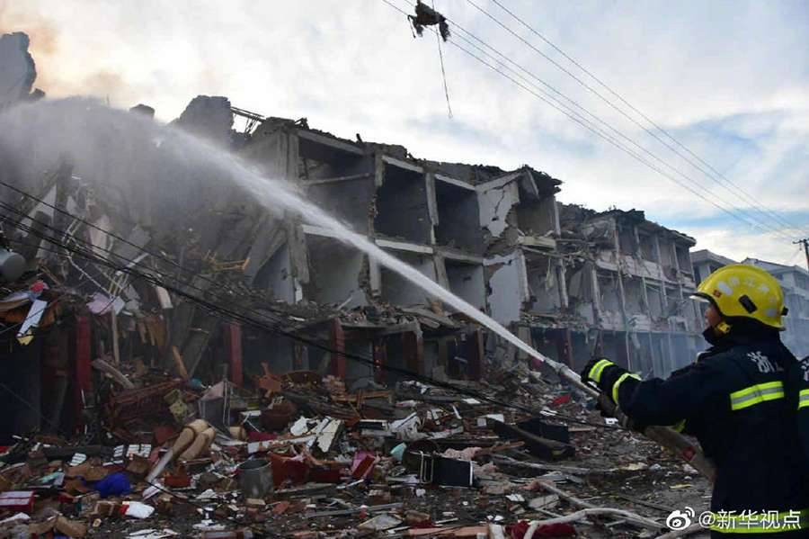 Из-за взрыва обрушилось несколько домов