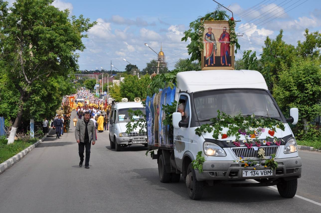 В крестном ходе приняли участие несколько тысяч горожан
