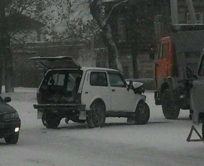 "Нива" столкнулась со скорой помощью