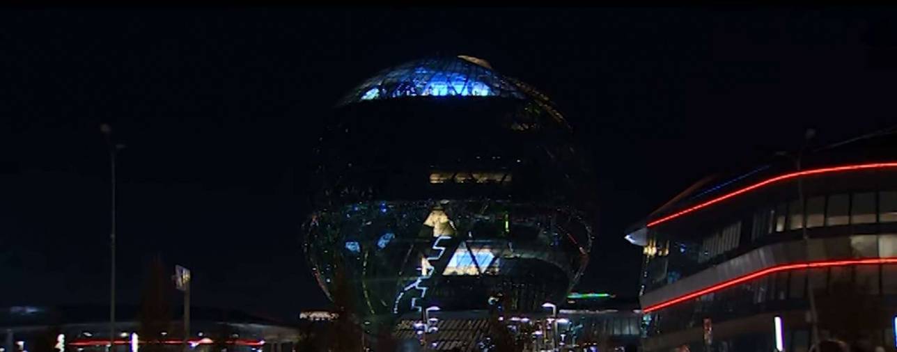 В рамках акции "Час Земли" в столице отключили внешнюю подсветку зданий