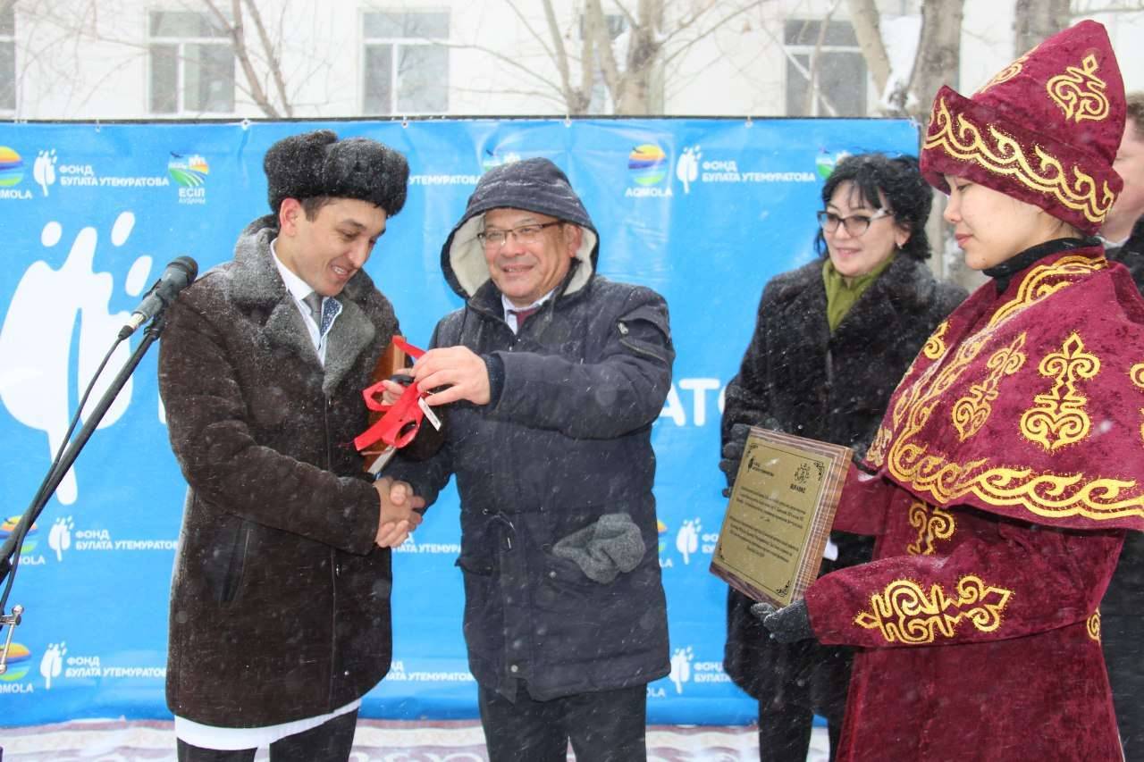 Оборудование на 73 млн тенге подарил Фонд Булата Утемуратова районной больнице