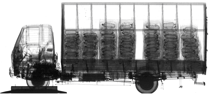 Проверка грузового автомобиля с использованием рентген-телевизионного оборудования и инспекционно-досмотровых комплексов
