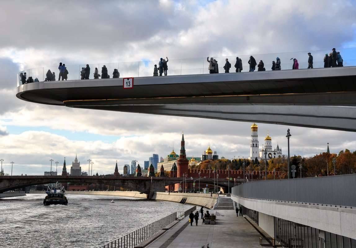 "Парящий мост" в парке Зарядье