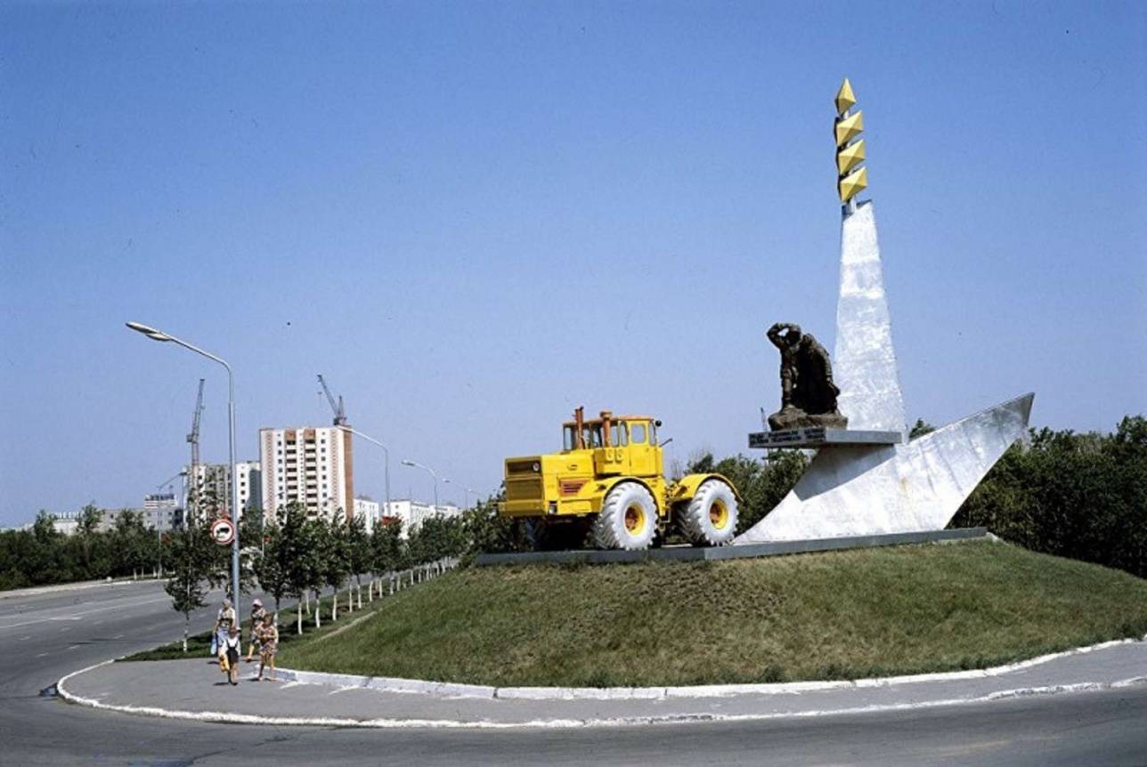 Символ целины трактор К-700