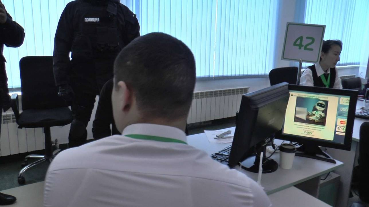 Задержанный сотрудник спецЦОНа получал деньги от клиентов через "помогаек"