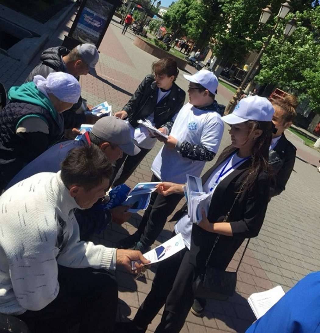 Агитационные группы Амангельды Таспихова раздали брошюры в Таразе