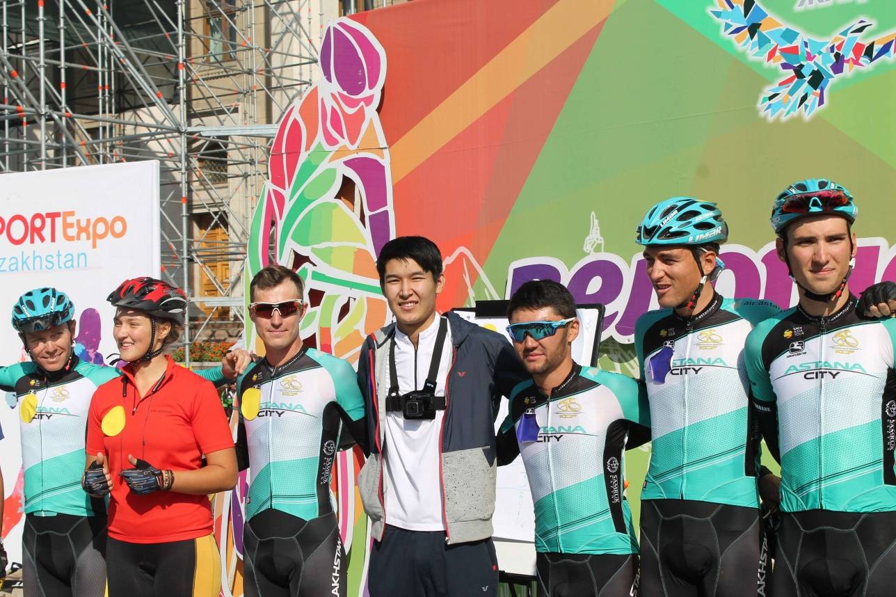 Участники велогонки "Тур Алматы-2018"