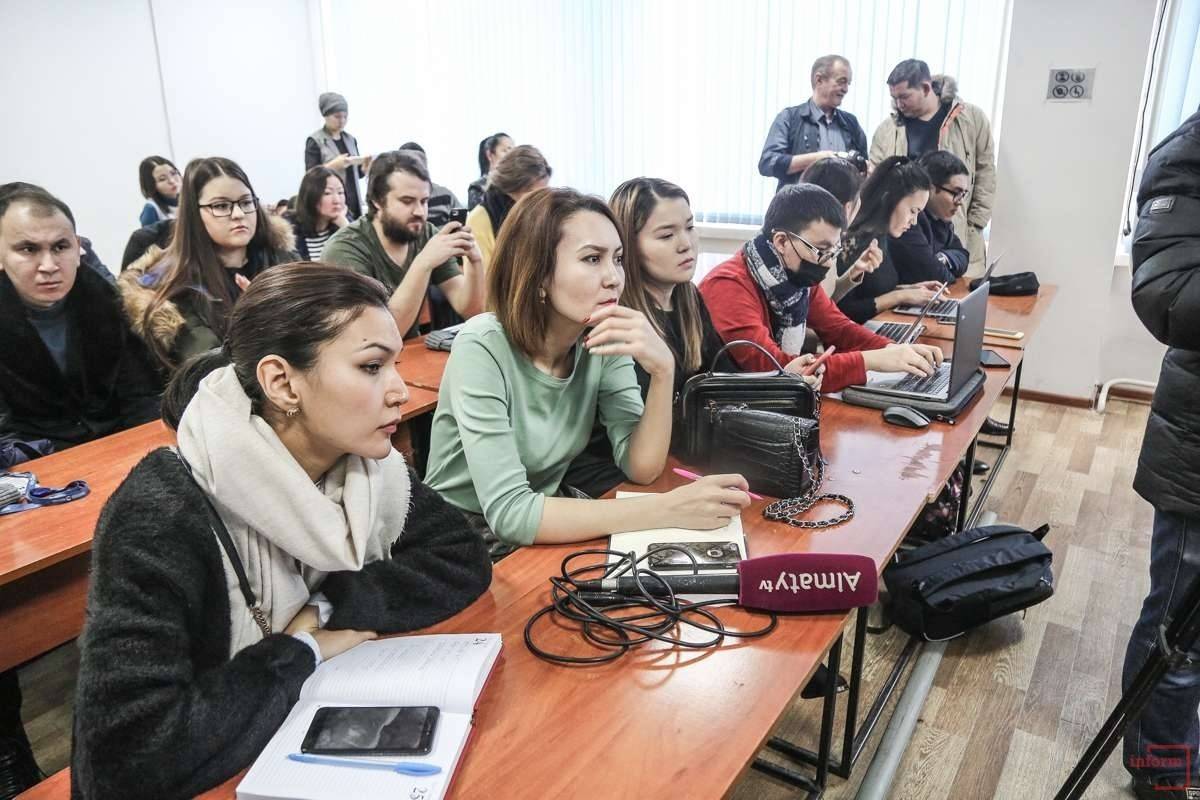 В основном на процесс пришли журналисты