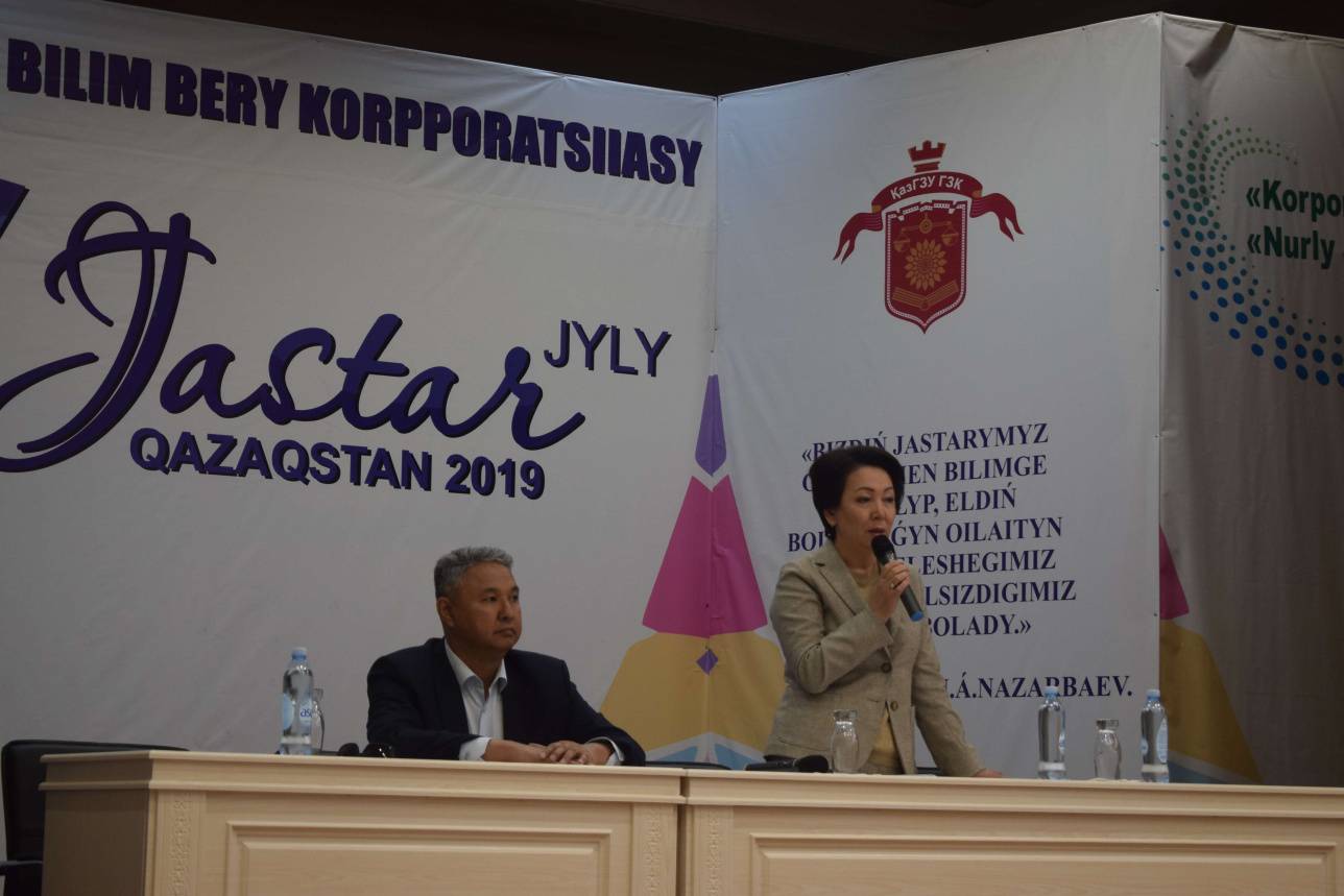 Дания Еспаева встретилась со студентами гуманитарно-технического колледжа в столице