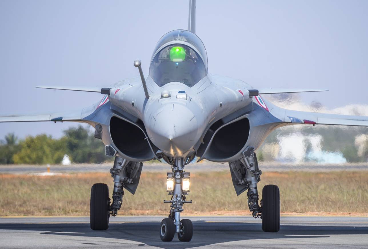  Истребитель Dassault Rafale на демонстрационных полётах. Машина из состава ВВС Франции, относится к учебной эскадрилье ETR 3/4 (бывшая 2/92) Aquitane