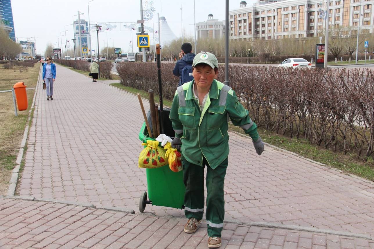 Әсіресе кішкентай балақандардың жүгіріп келіп, рахмет айтқаны, көзіңді жасқа шалып, көңіліңе үлкен демеу болады