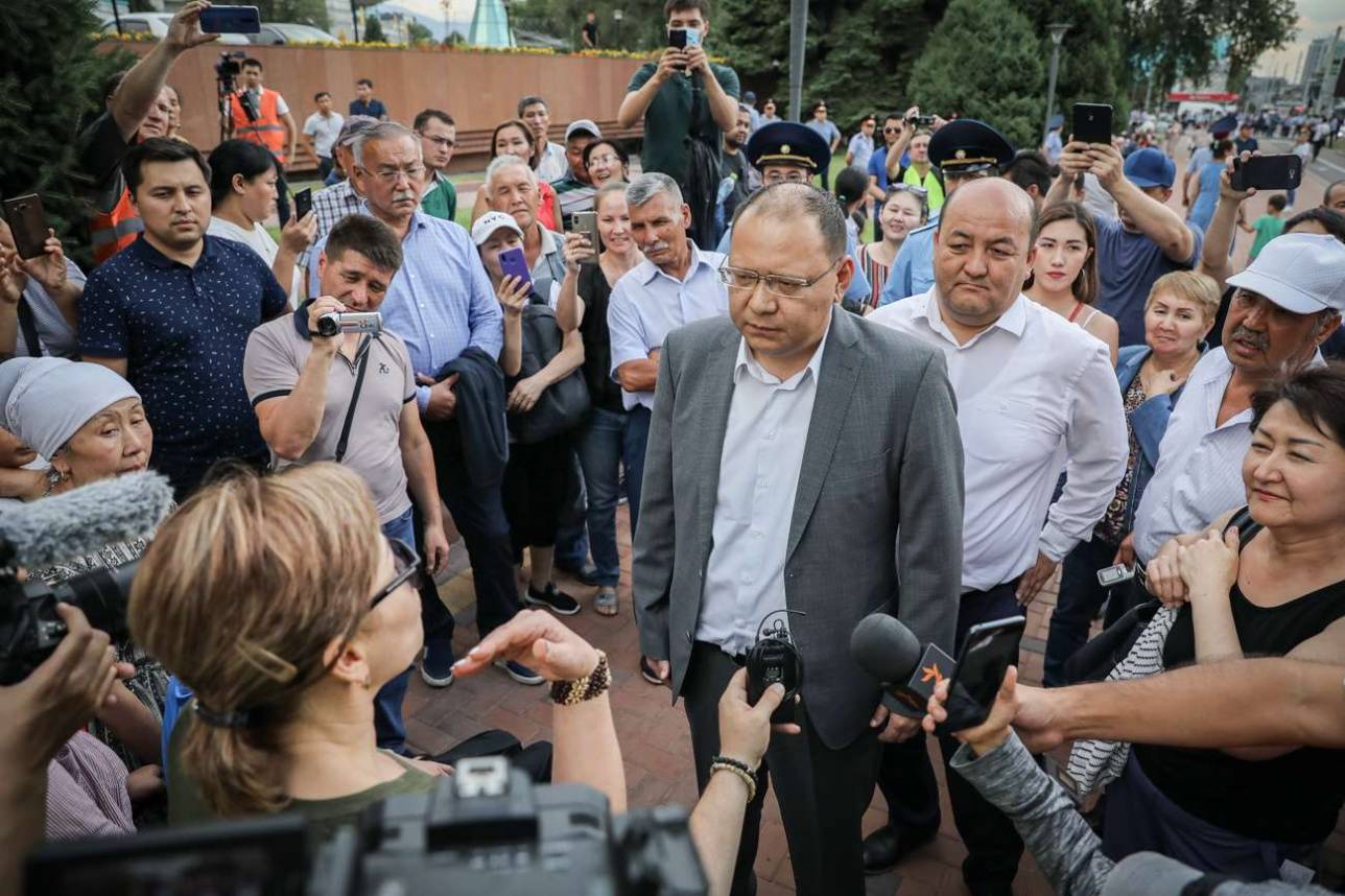 Аким Бостандыкского района Алматы прибыл на место событий