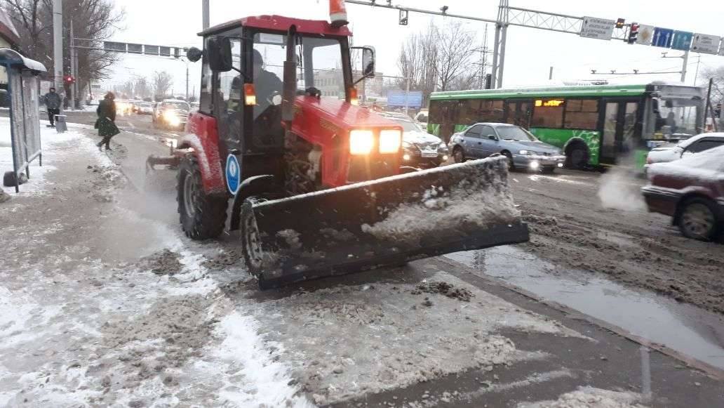Уборка снега в Алматы