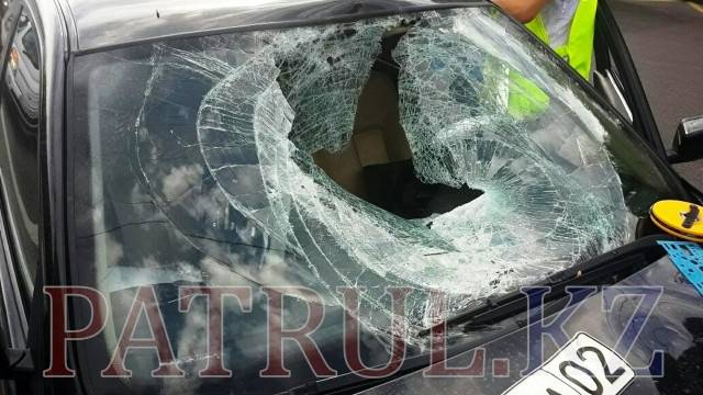 После наезда на пешехода BMW врезался в Toyota