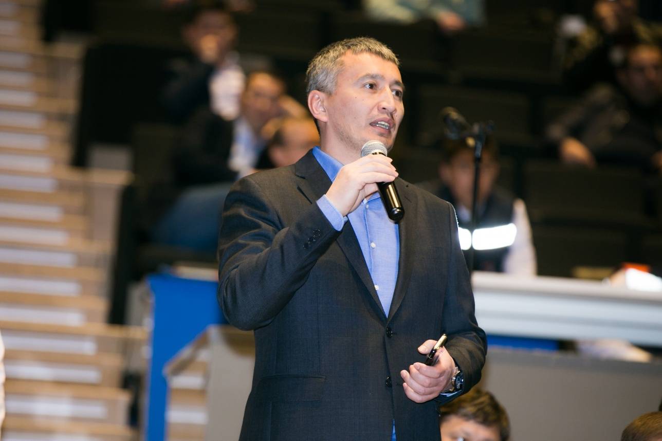 В форму приняли участи около тысячи представителей строительных организаций