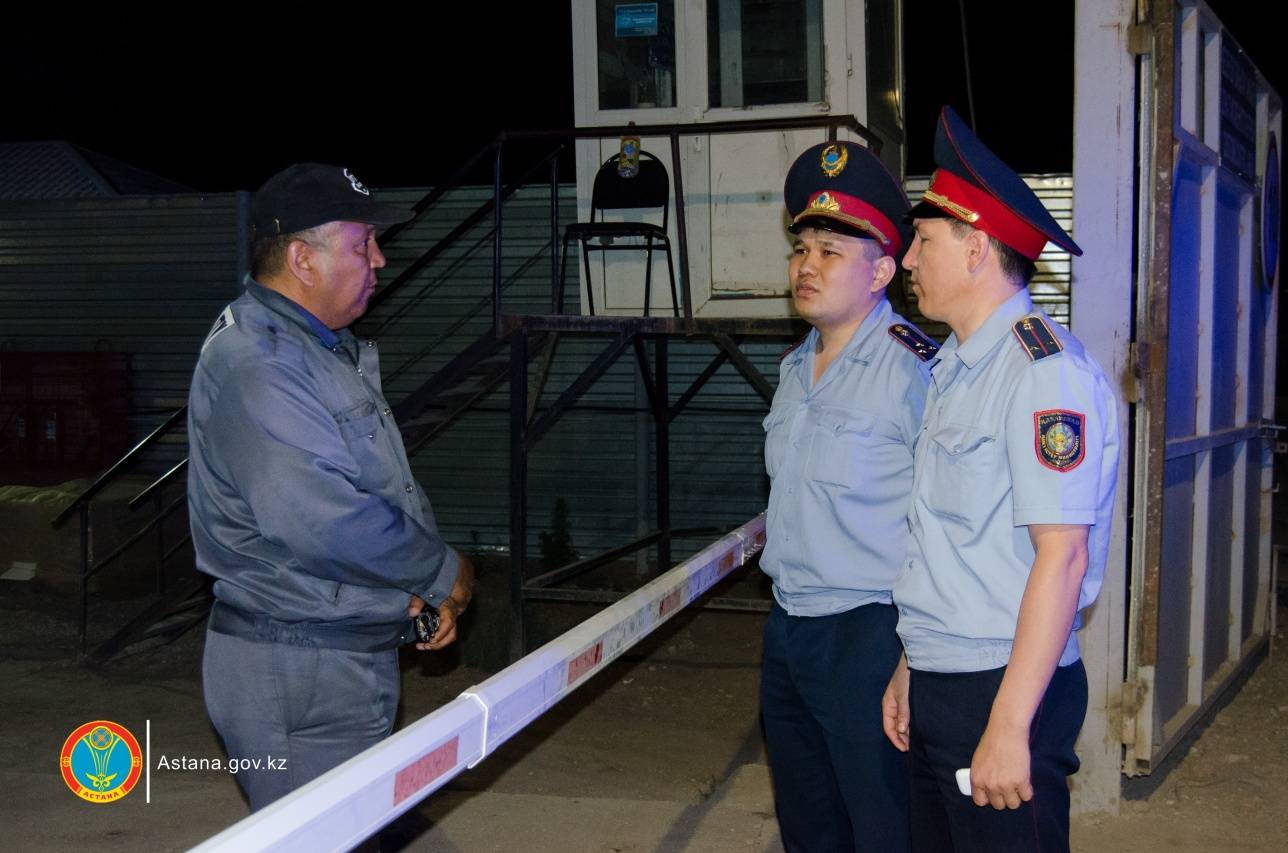 Сотрудники полиции проверяют объект, на который поступила жалоба