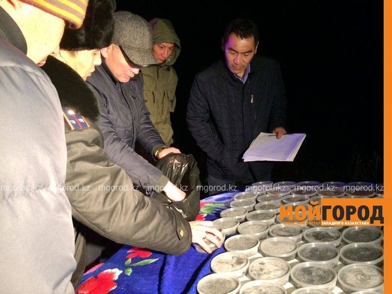 Полицейские пересчитали контейнеры и составили протокол об изъятии