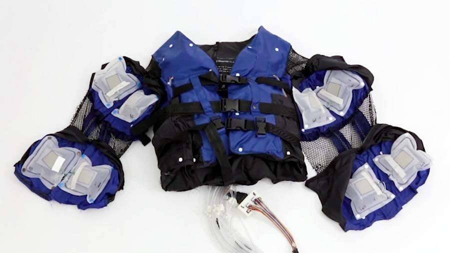 Образец куртки, которая может имитировать физические ощущения