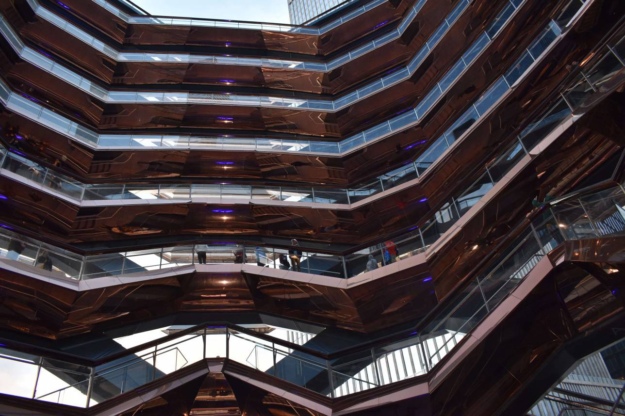 Hudson Yards Vessel туристік орнының ішкі жағының көрінісі