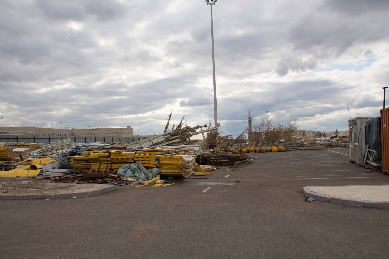 На парковках устроен временный склад