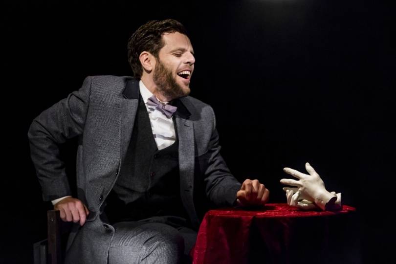 Фрагмент спектакля Institute от театра Gecko