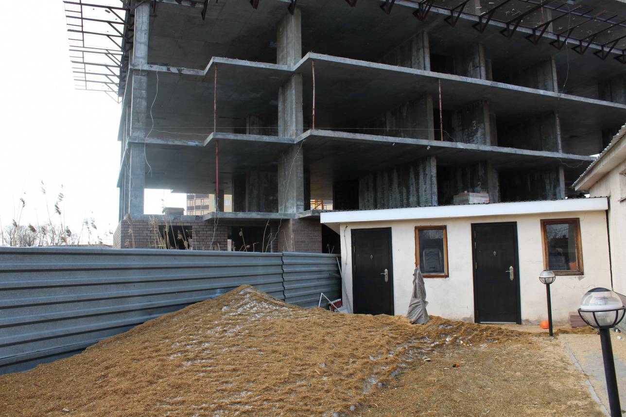 Работы на объекте ведутся и днём, и ночью