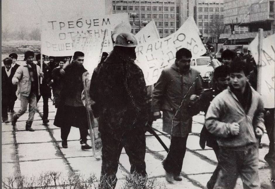 Хроникальные кадры событий декабря 1986 года