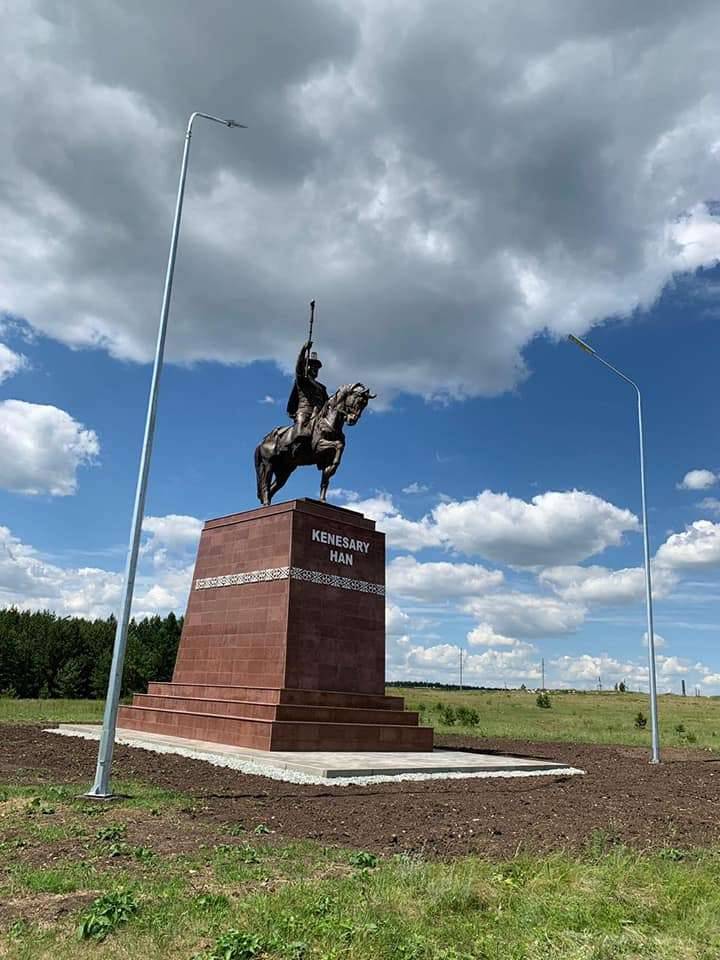 Памятник последнему хану Казахского ханства Кенесары