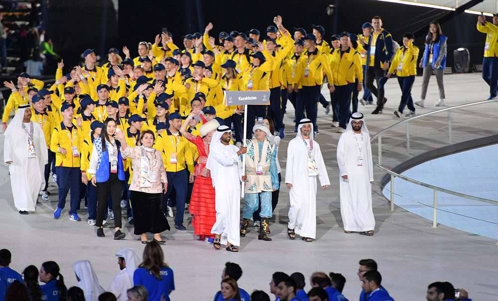 Казахстанская команда во время церемонии открытия