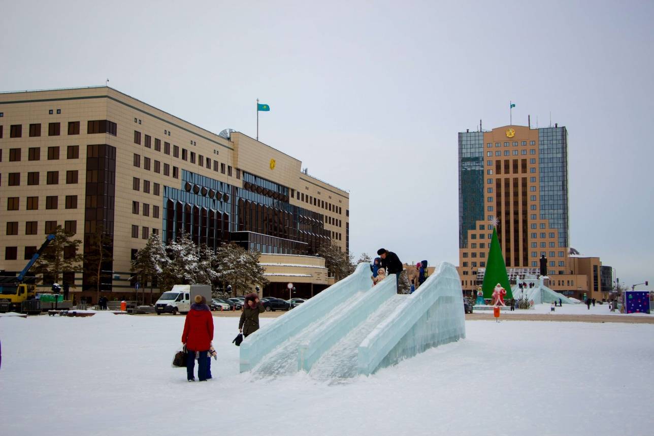 Площадь возле акимата Астаны 