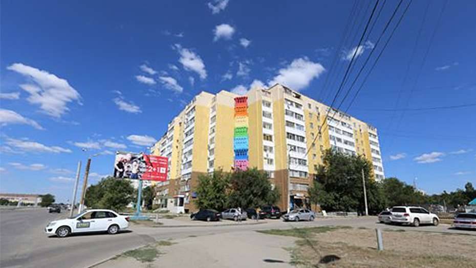 Тот самый радужный фасад, вызвавший гнев народа