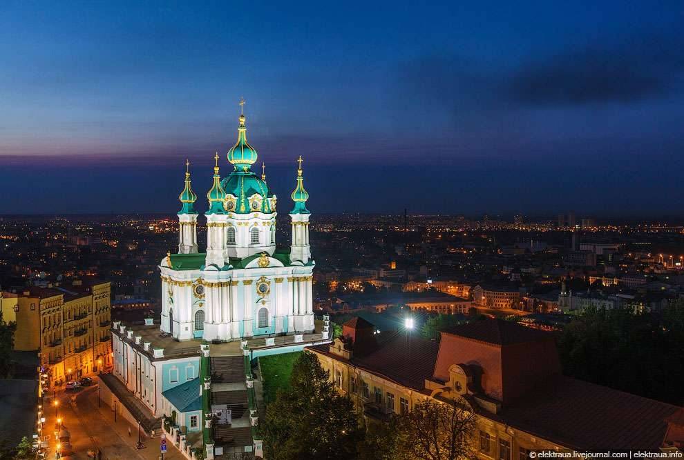 Андреевская церковь ночью