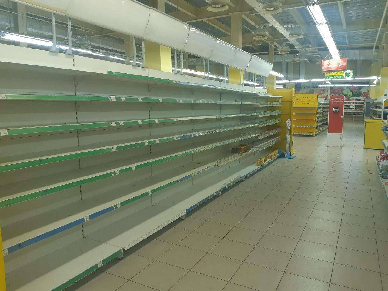 Сейчас, по словам сотрудников, ни одна из торговых точек полноценно не функционирует. 