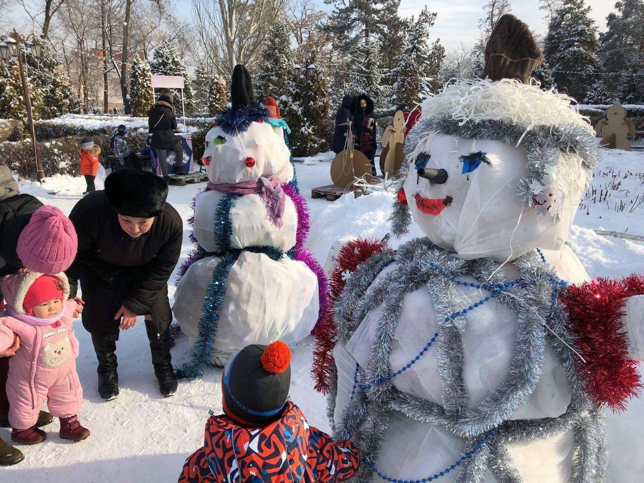 Внутри белых мешков использованный пластик