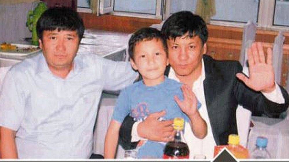 Жениш с другом и сыном