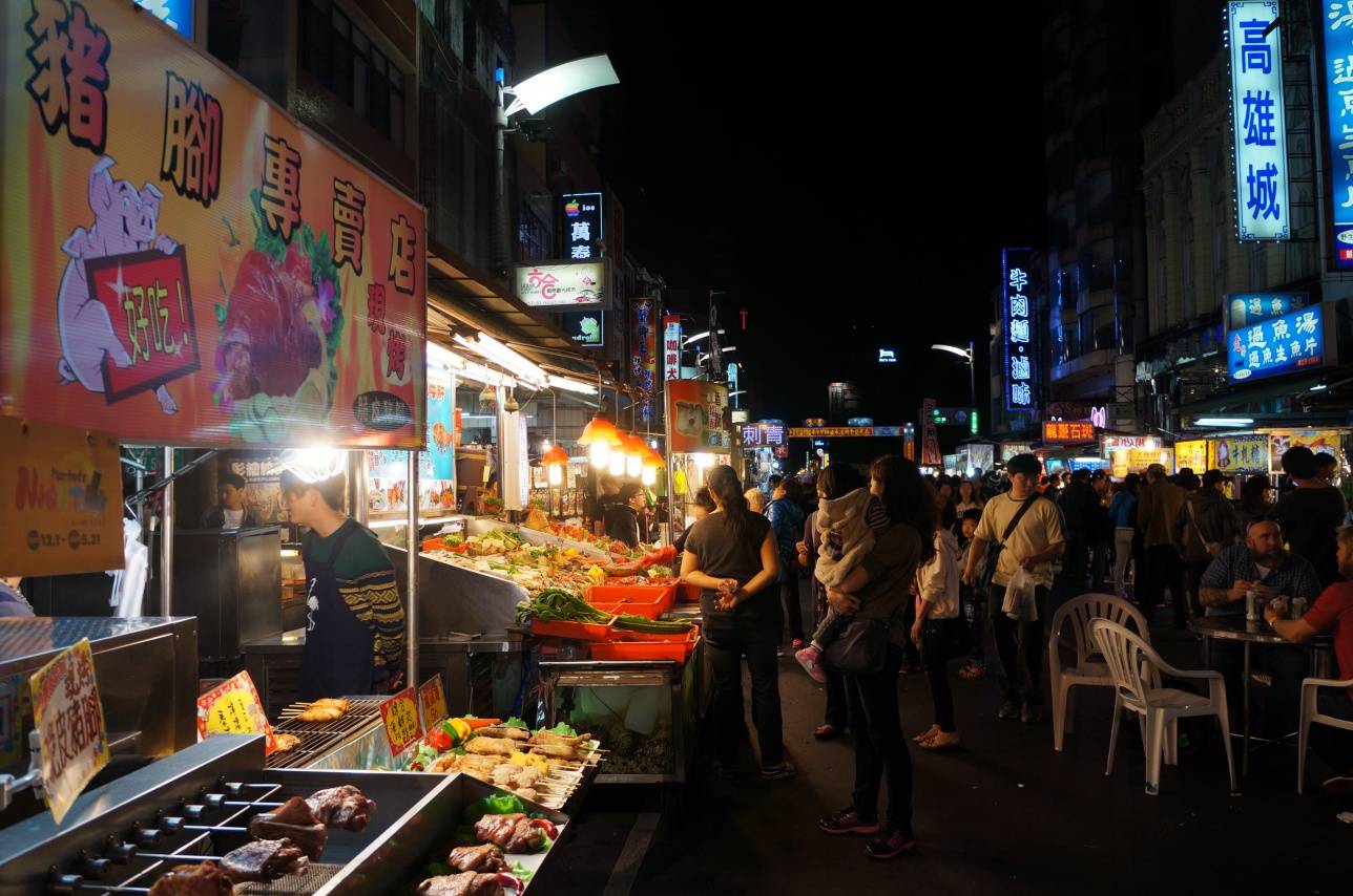 Кешкі базардағы асханалар.