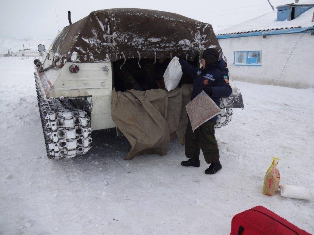 Продукты в отдалённые сёла доставляют на тягачах