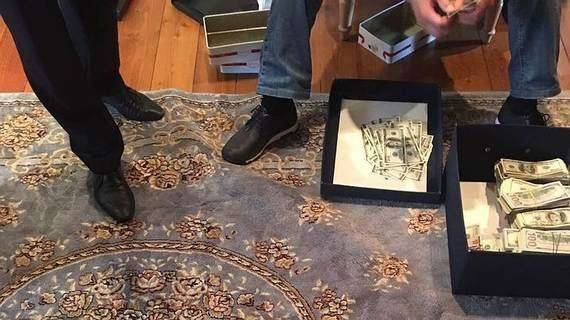 При обыске в доме Бельянинова обнаружены значительные суммы в рублях и валюте