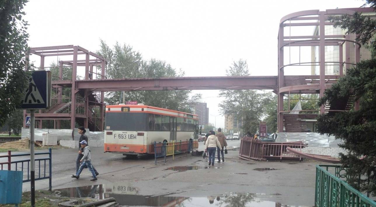 Мост выглядит не очень красиво, но выполняет свои функции 