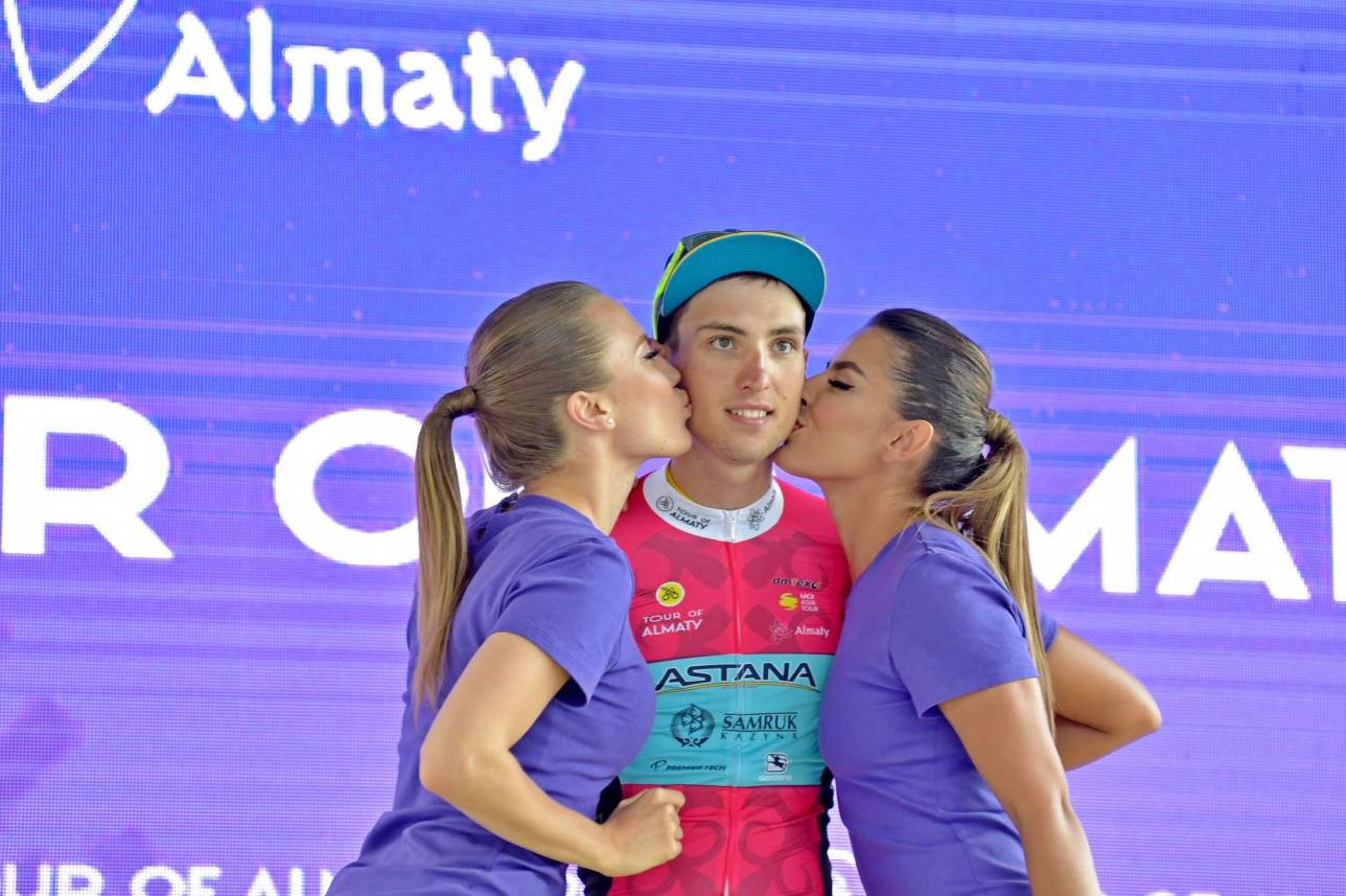 Победитель гонки Tour of Almaty-2019 Юрий Натаров