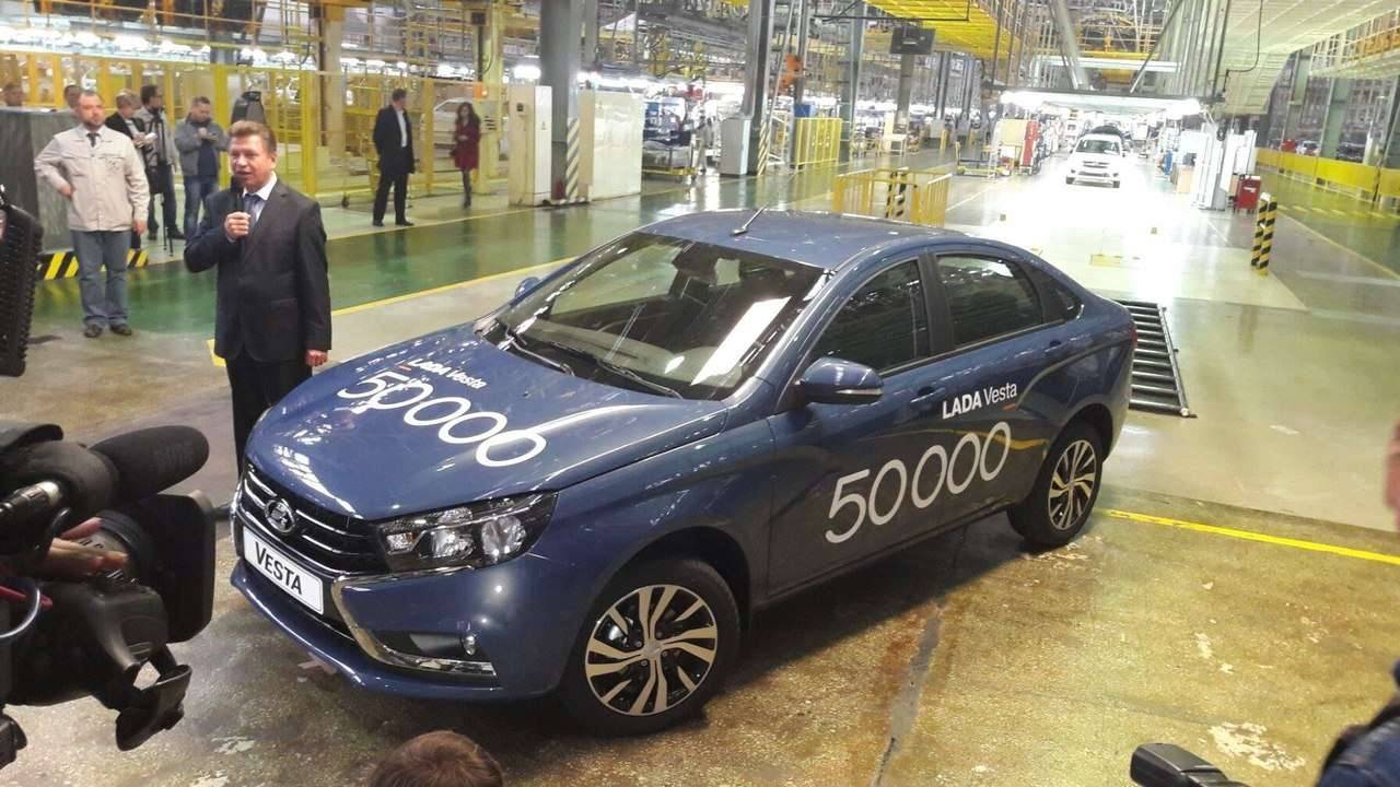 Российская Lada Vesta требует заправки топлива не ниже стандарта Евро-5