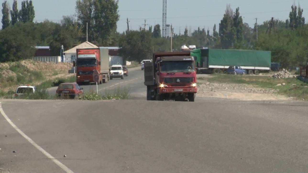 Три года понадобилось на то, чтобы чиновники приняли решение не сносить дома и магазины пролегающих мимо трассы сёл