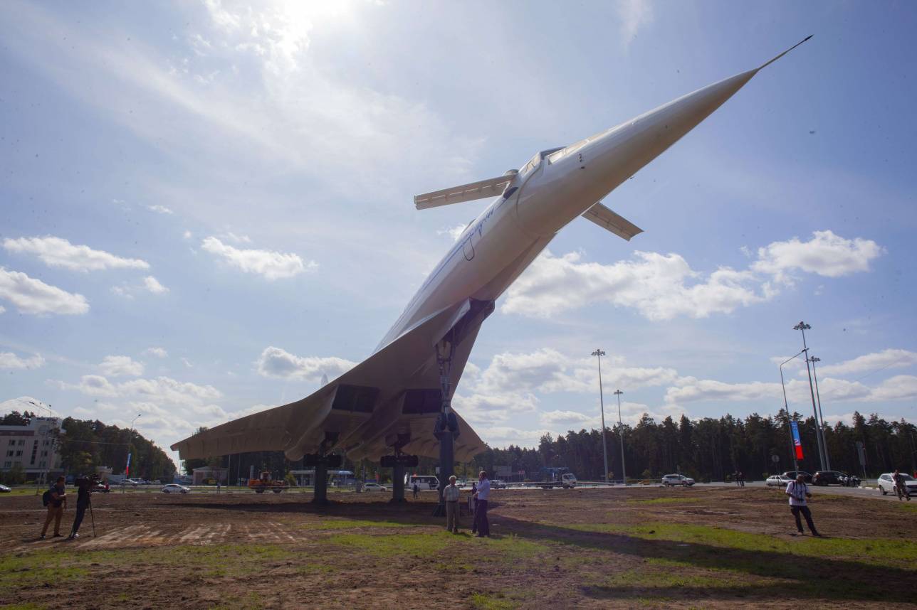 Памятник ТУ-144 в Жуковском