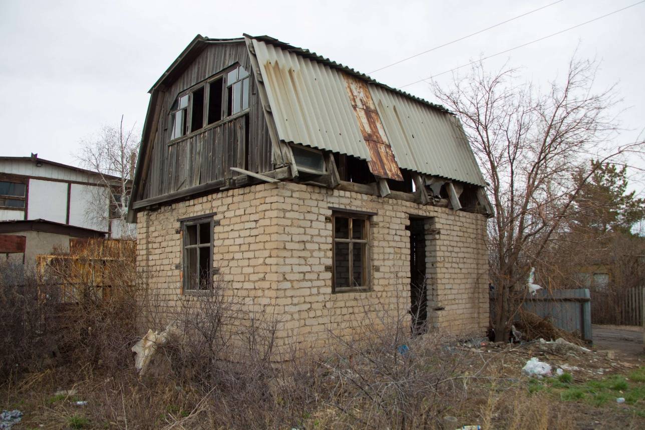 Многие заброшенные дома выглядят устрашающе